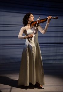 Andréa Tyniec in Infinity. Photo by Cylla von Tiedemann.